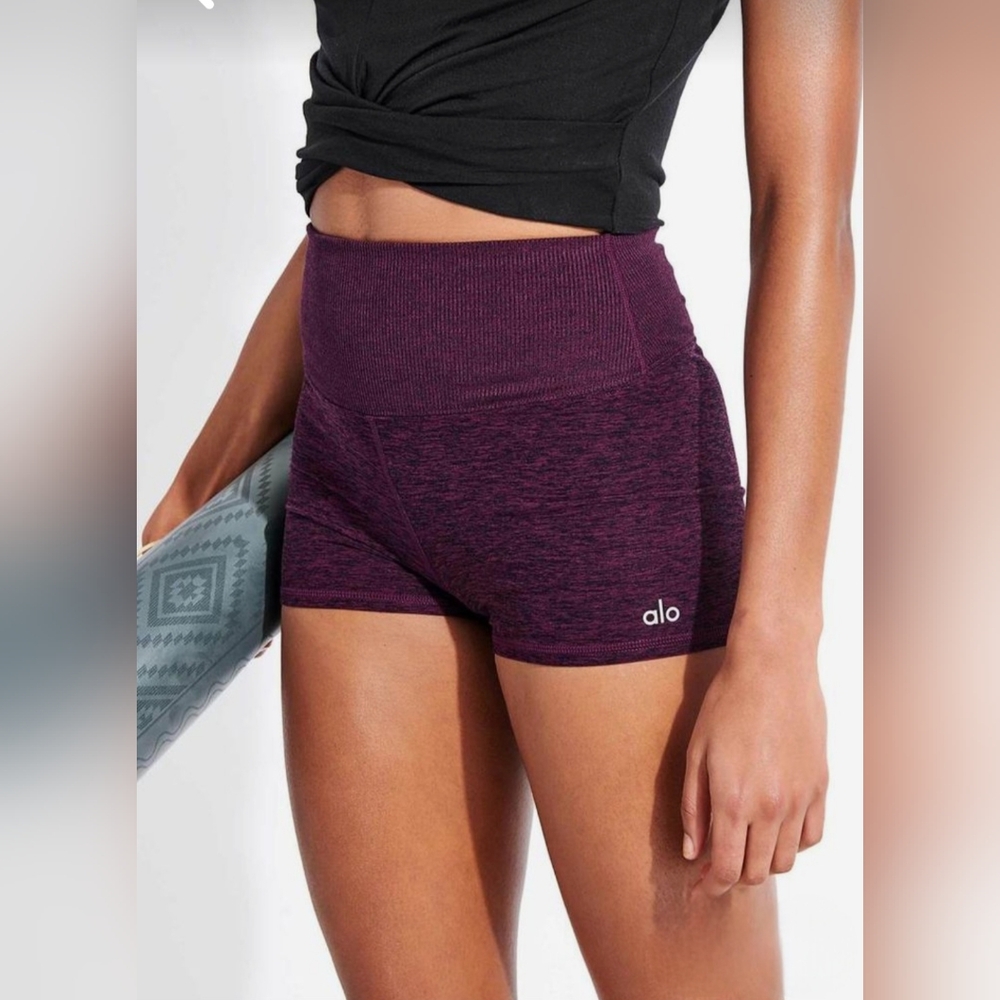 Alo yoga bootie shorts heathered wine. Size S. EUC